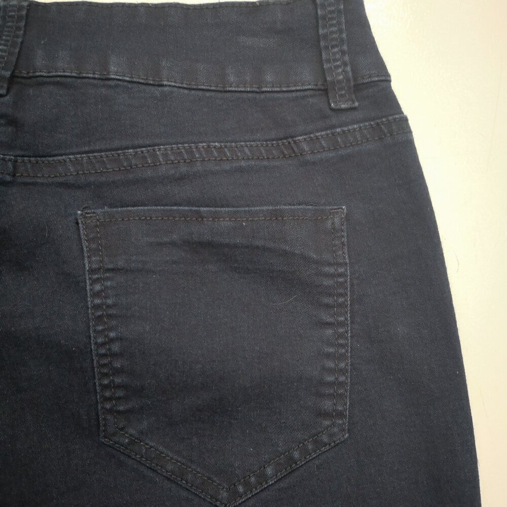Liquid X Jeans Ladies Size 15/16 Dark Wash Flare Legs Blue Jeans - Picture 8 of 15